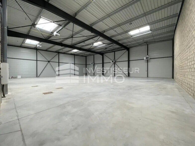 Flex in SAINT-PIERRE-DU-PERRAY for sale - Building Photo - Image 3 of 3