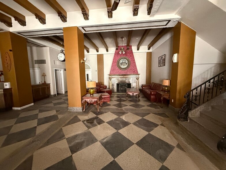 12 E Main St, Chanute, KS for sale - Lobby - Image 3 of 29
