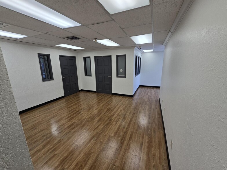 10812 Notus Ln, El Paso, TX for lease - Building Photo - Image 3 of 17