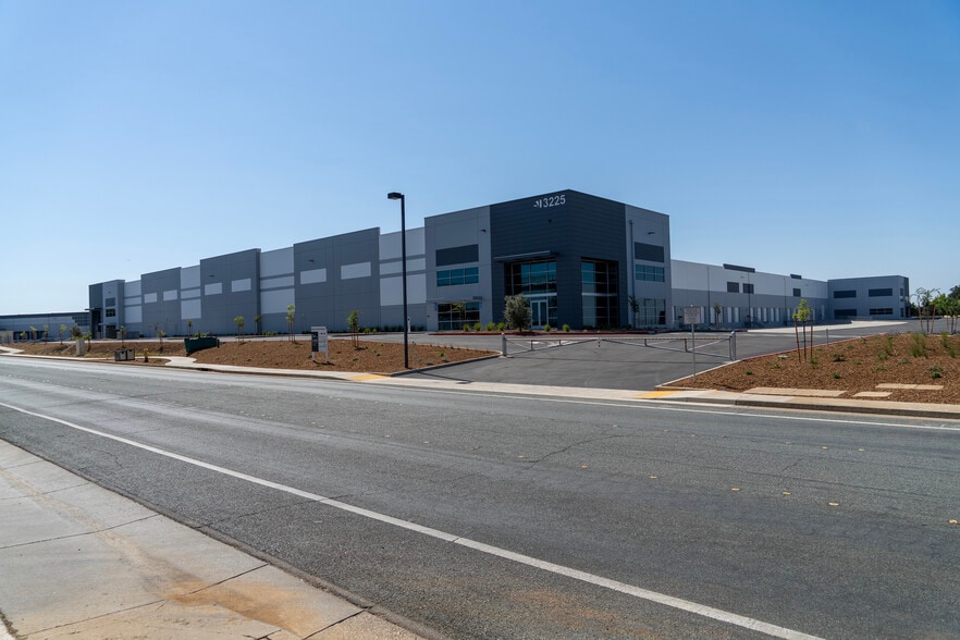 3225 Venture Dr, Lincoln, CA for lease - Building Photo - Image 1 of 3