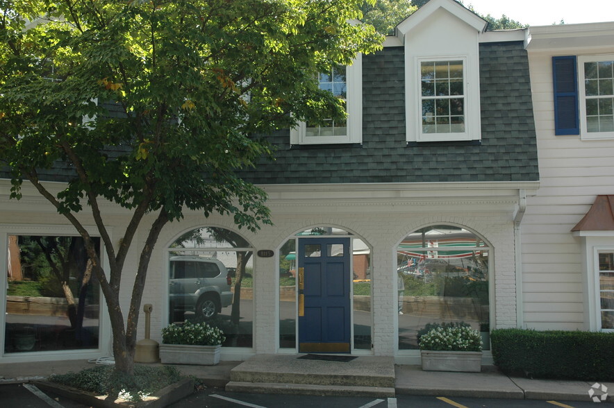 8115 Old Dominion Dr, McLean, VA for lease - Building Photo - Image 2 of 15