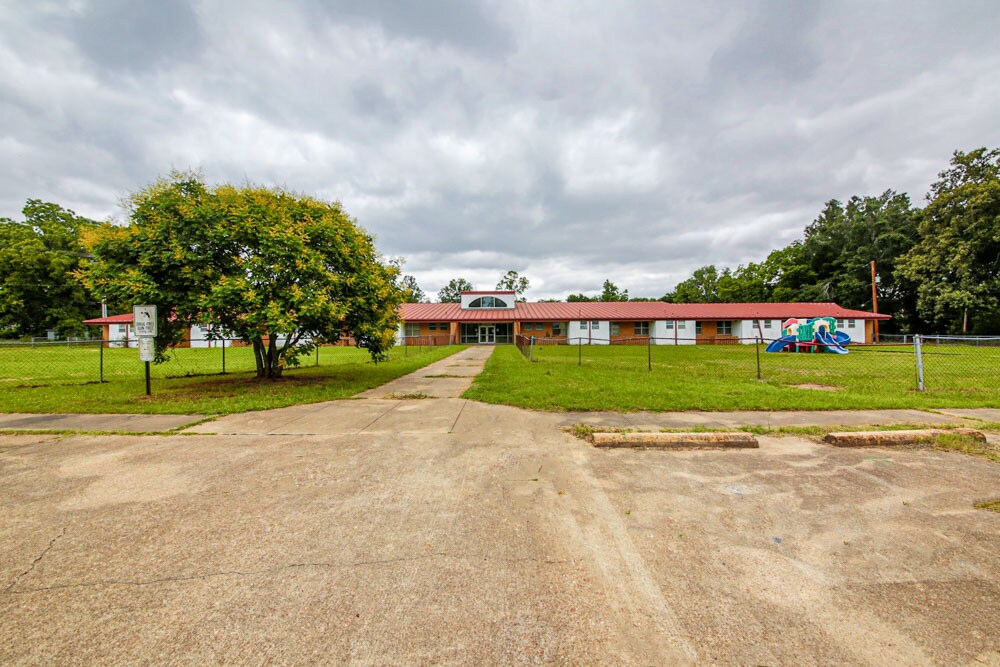 805 Cleburne  
