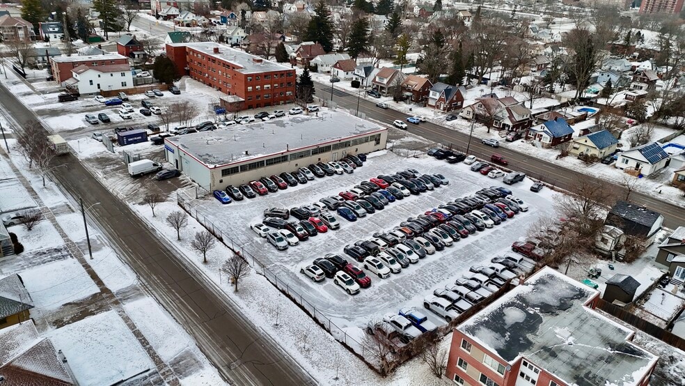 188 Park Rd S, Oshawa, ON for sale - Building Photo - Image 3 of 18