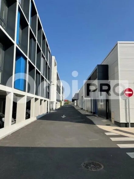 Office in La Rochelle for lease - Building Photo - Image 3 of 3