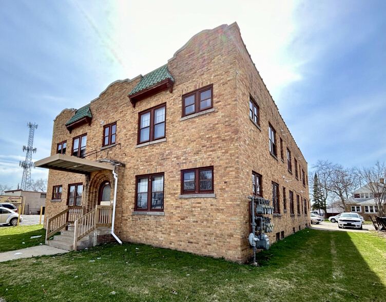 5823 W Appleton Ave, Milwaukee, WI for sale - Building Photo - Image 1 of 1