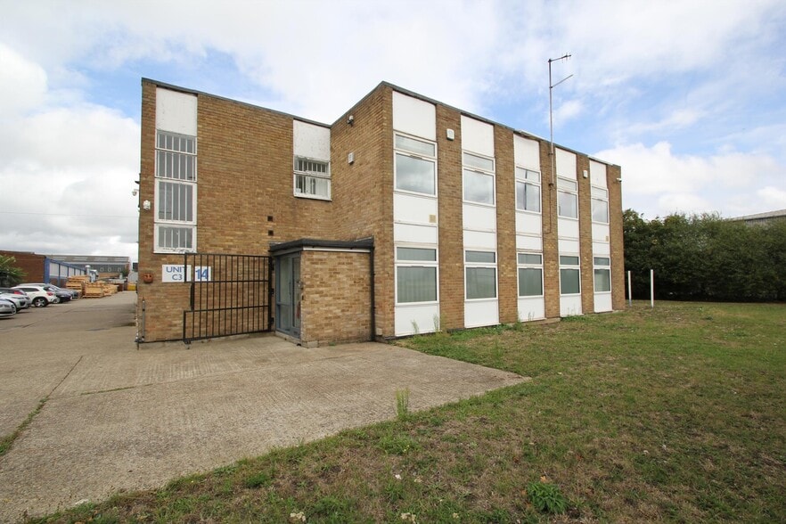 Aden Rd, Enfield for lease - Building Photo - Image 3 of 8
