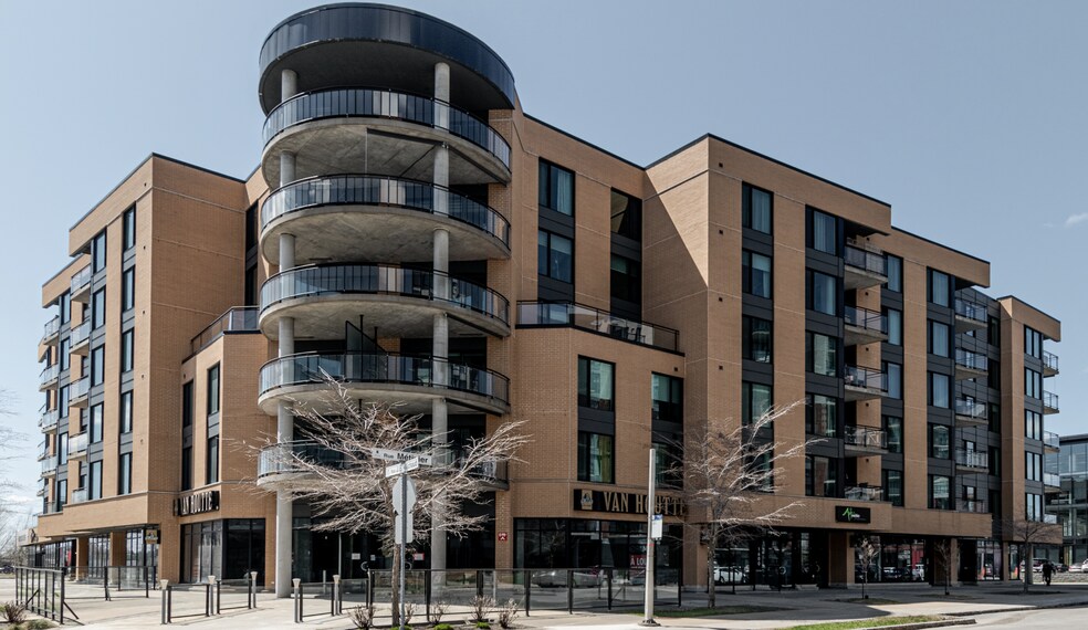 1600 Rue Métivier, Lévis, QC for sale - Primary Photo - Image 1 of 1