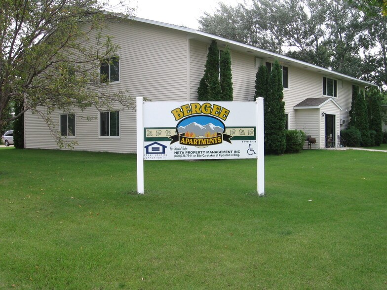 309 4th Ave E, Halstad, MN 56548