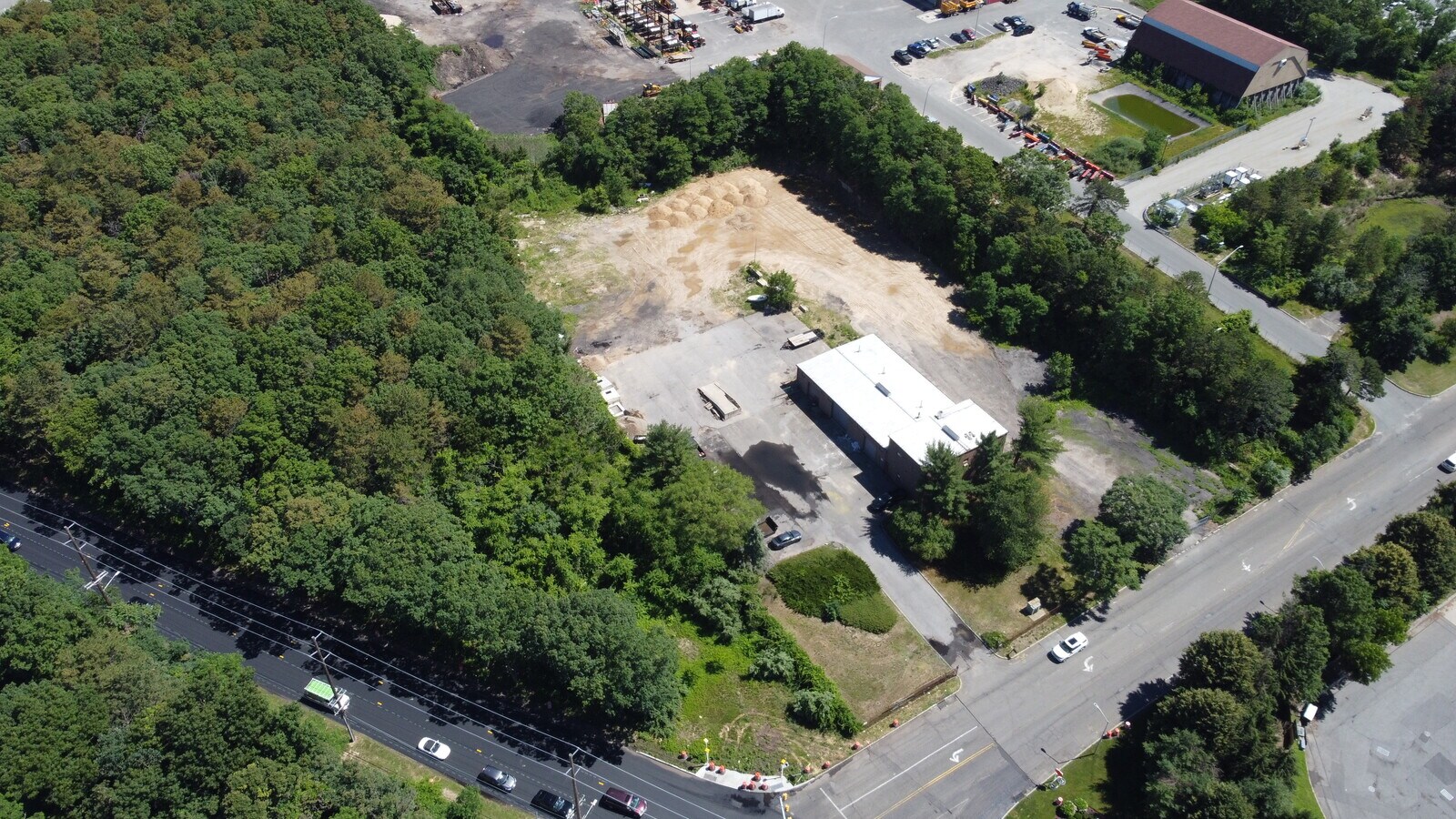 Crooked Hill Rd, Commack, NY 11725