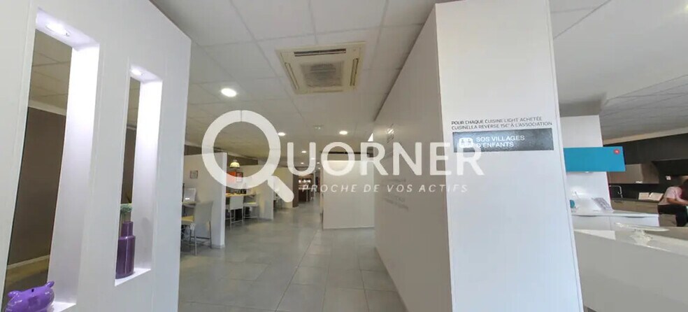 Retail in Saint-Maur for lease - Interior Photo - Image 3 of 7