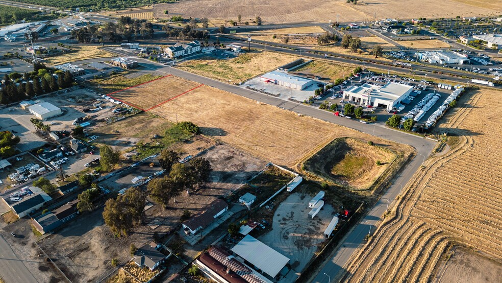 308 Prosperity Blvd, Chowchilla, CA for sale - Aerial - Image 2 of 6