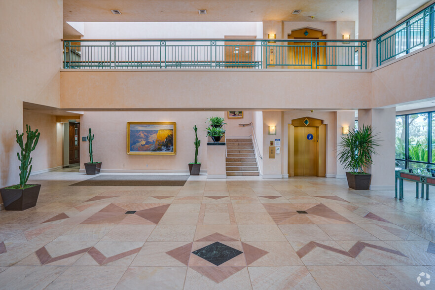 8777 N Gainey Center Dr, Scottsdale, AZ for lease - Lobby - Image 2 of 27