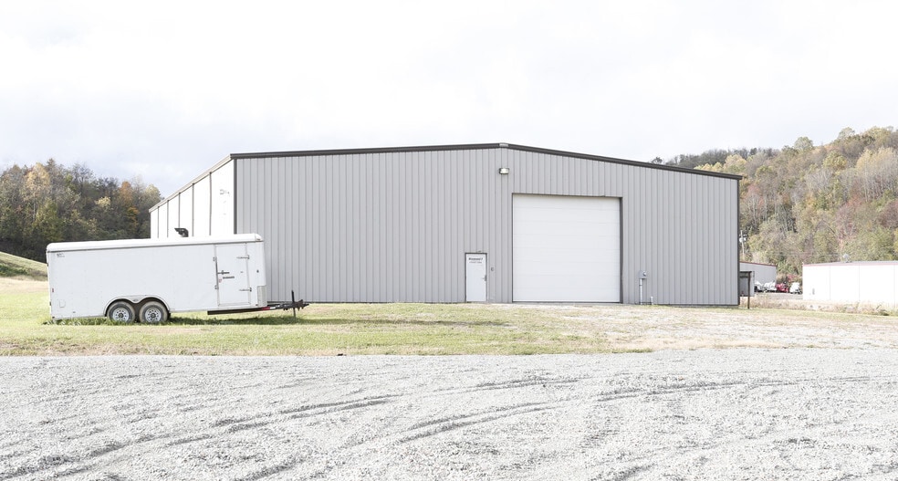 3020 Pittsburgh St, Perryopolis, PA for lease - Building Photo - Image 3 of 6