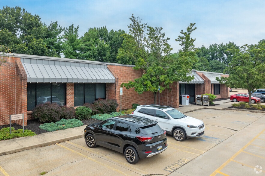 1690 Kenneth Rd, York, PA for lease - Building Photo - Image 3 of 5