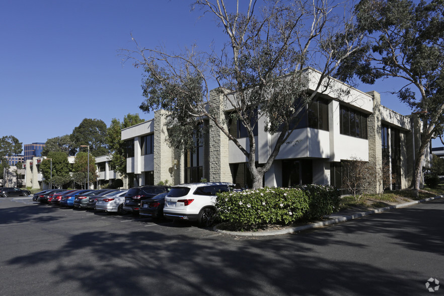 2081 Business Center Dr, Irvine, CA for lease - Building Photo - Image 2 of 2