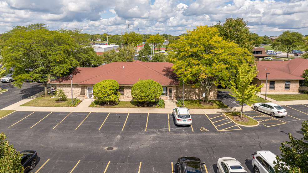 3424-3426 N Old Arlington Heights Rd, Arlington Heights, IL for lease - Building Photo - Image 2 of 37