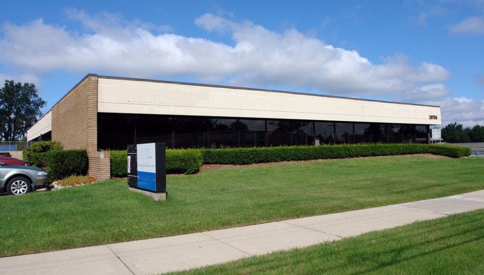 28755 Schoenherr Rd, Warren, MI for lease - Building Photo - Image 1 of 1