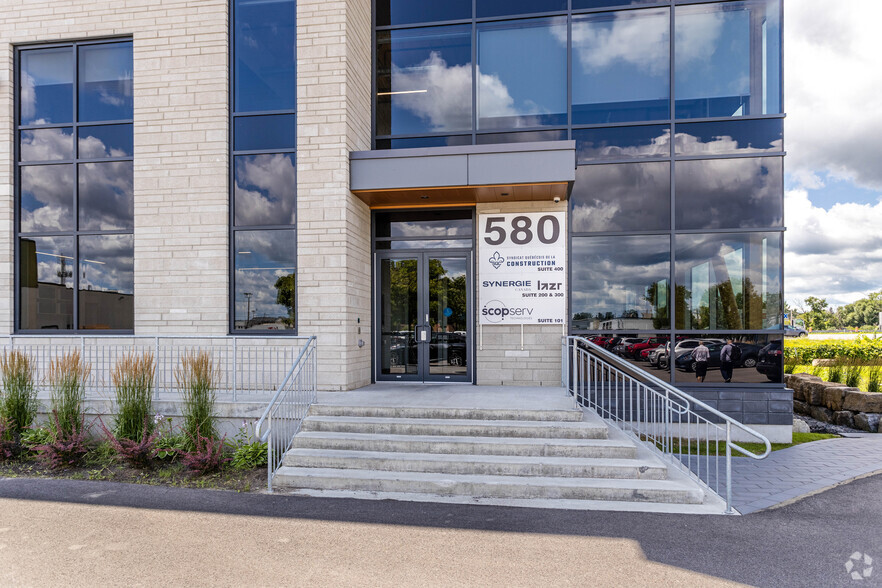 580 Boul Du Curé-Boivin, Boisbriand, QC for lease - Building Photo - Image 2 of 4