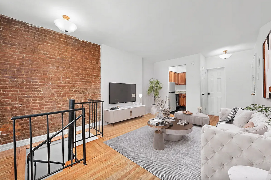 106 W 76th St, New York, NY for sale - Building Photo - Image 3 of 6