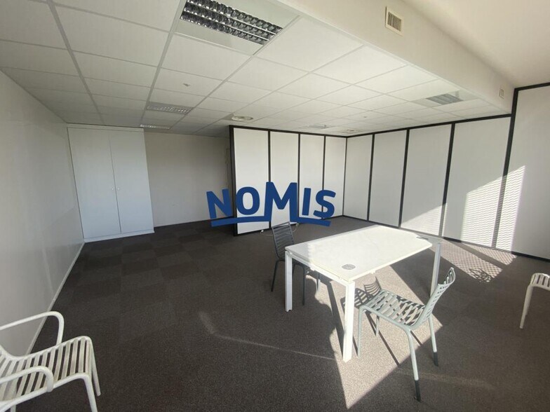 Office in Nantes for lease - Interior Photo - Image 3 of 5
