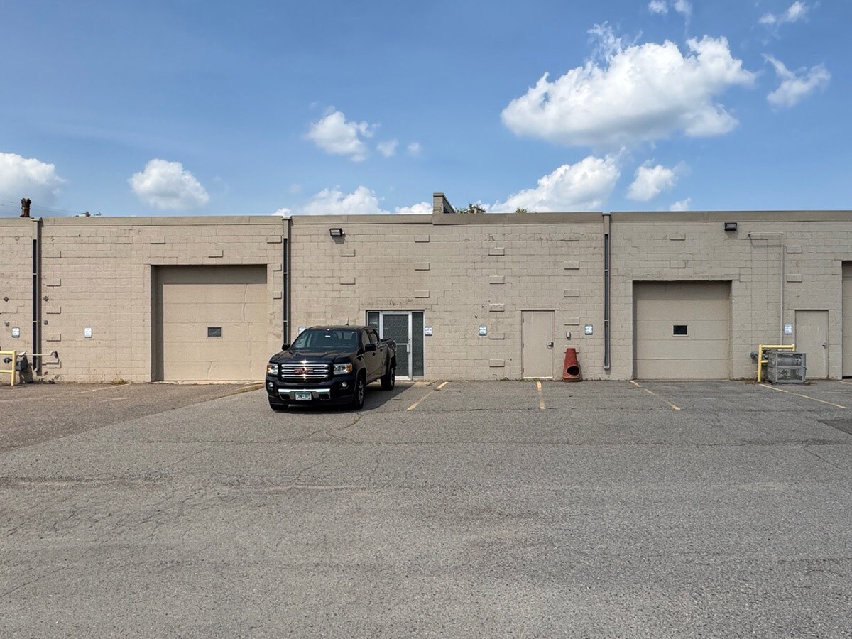 1209 W County Road E W, Saint Paul, MN for lease Building Photo- Image 1 of 8