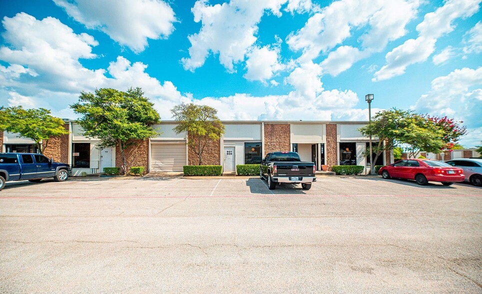 50-1100 Business Pky, Richardson, TX for lease - Building Photo - Image 2 of 12