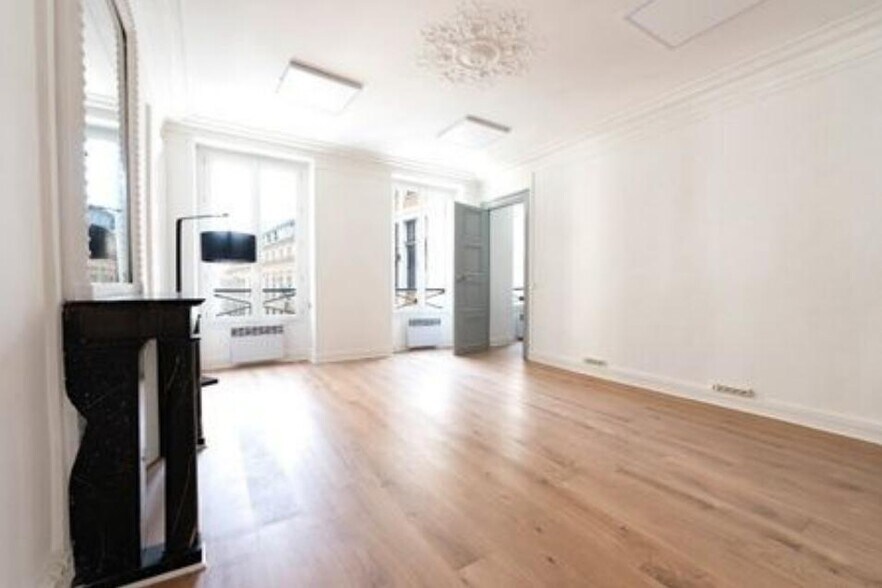 Office in Paris for lease - Interior Photo - Image 2 of 8