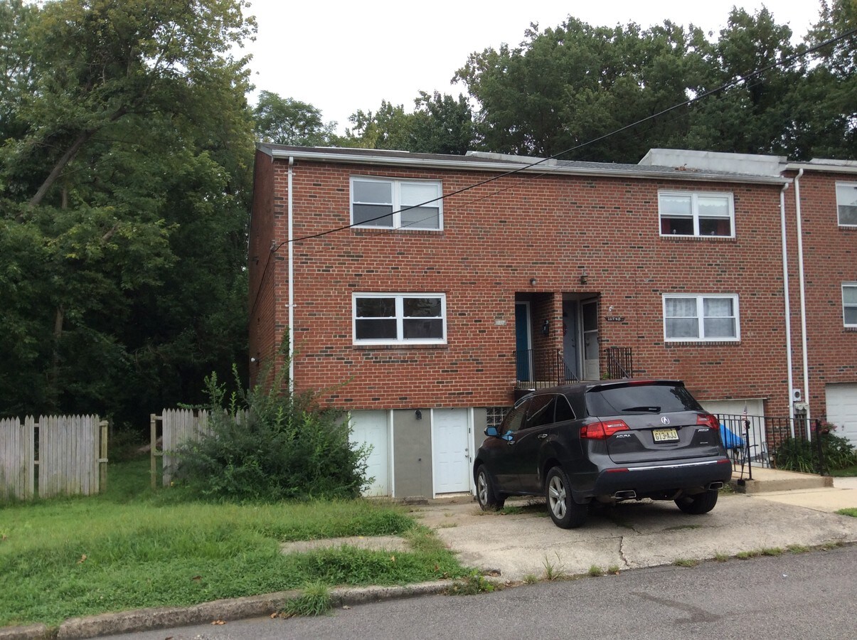 11747 Telfair Rd, Philadelphia, PA 19154