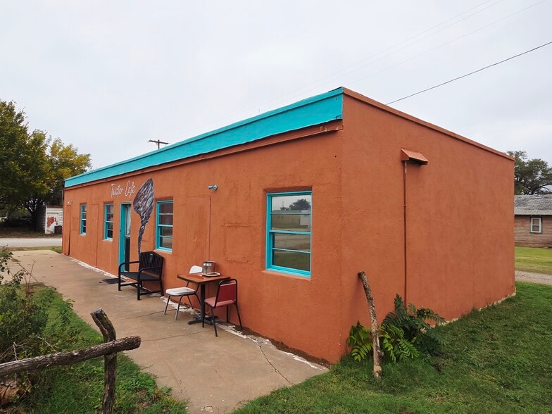 124 Main St, Wakita, OK for sale - Building Photo - Image 2 of 11