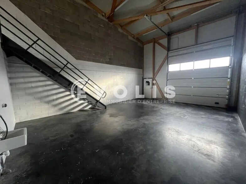Flex in Combs-la-Ville for lease - Building Photo - Image 3 of 9