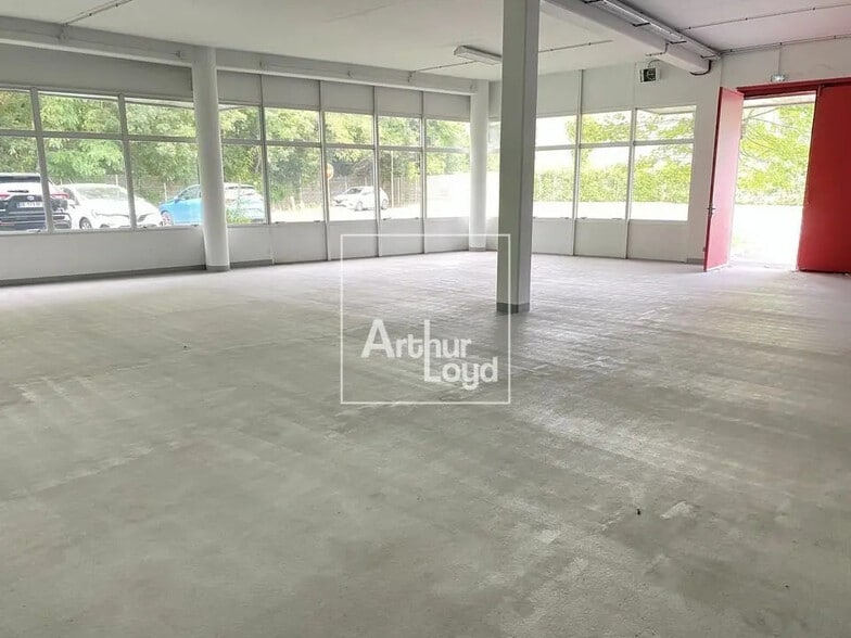 Flex in Tigery for lease - Interior Photo - Image 3 of 5