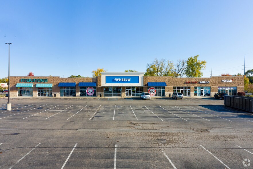 2101-2161 Mall Rd, Monroe, MI for lease - Building Photo - Image 3 of 13