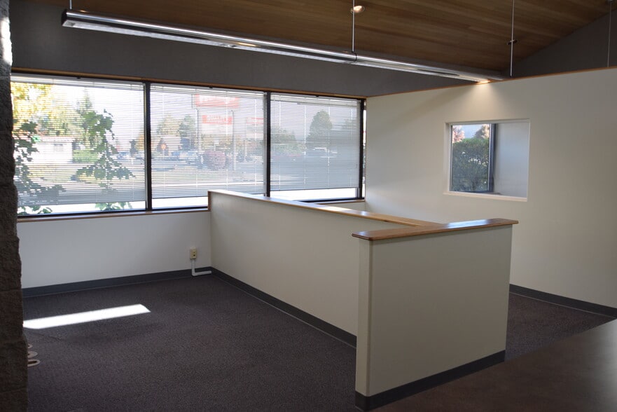 1543 NE 3rd St, Bend, OR for lease - Building Photo - Image 2 of 9