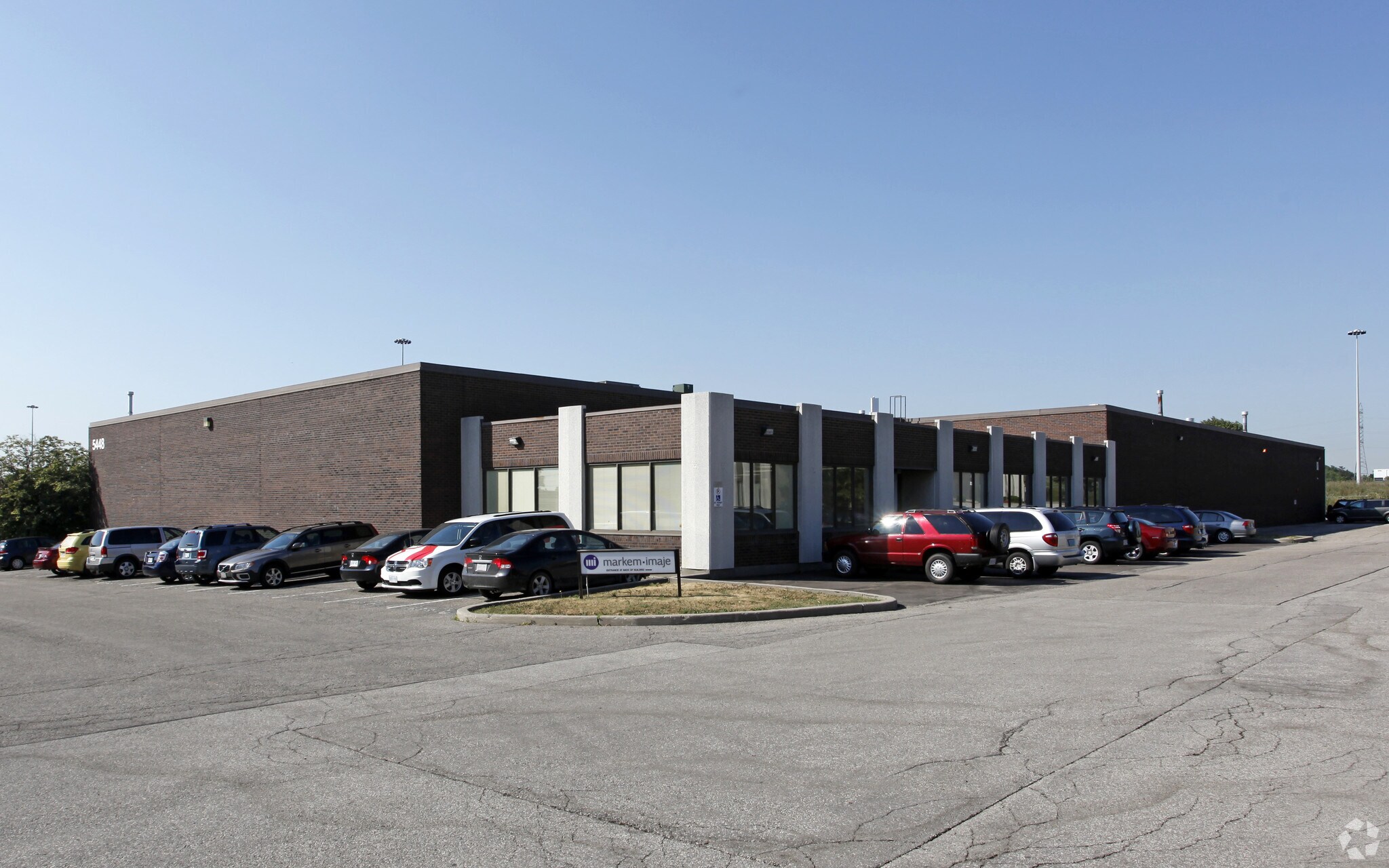 5448 Timberlea Blvd, Mississauga, ON for lease Primary Photo- Image 1 of 3