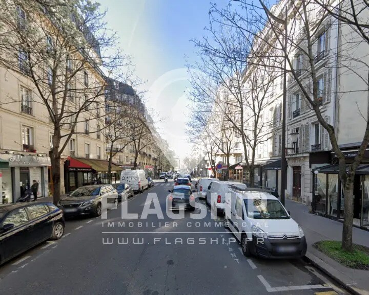 Retail in Paris for lease Building Photo- Image 1 of 3