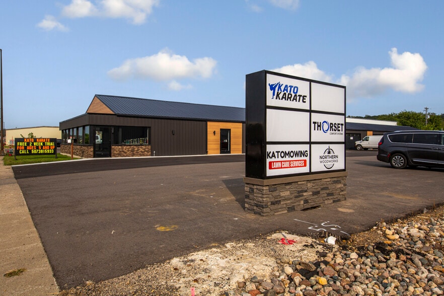 1215 N Riverfront Dr, Mankato, MN for lease - Building Photo - Image 1 of 13