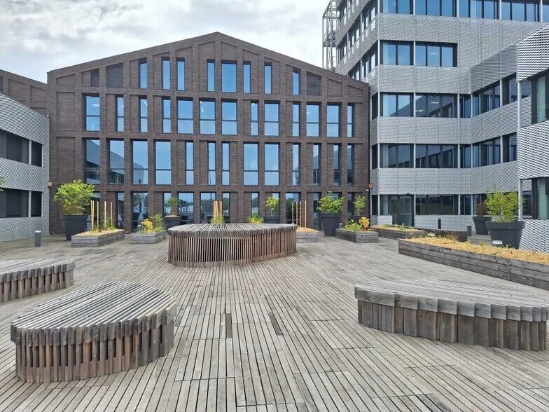 Office in Bordeaux for lease - Building Photo - Image 1 of 10