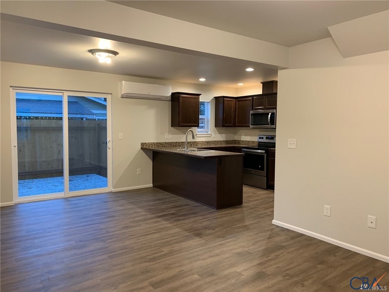 1860-1862 Trigg, Ferndale, WA for sale - Interior Photo - Image 3 of 11