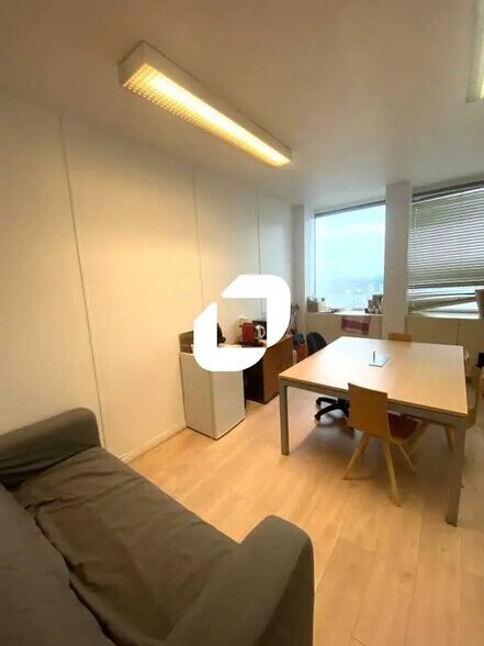 Office in Pantin for sale - Interior Photo - Image 2 of 5