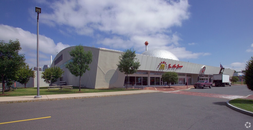1000 Hall of Fame Ave, Springfield, MA for lease - Building Photo - Image 3 of 8