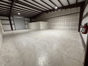 299 Navarro Dr, Seguin, TX for lease Interior Photo- Image 2 of 18