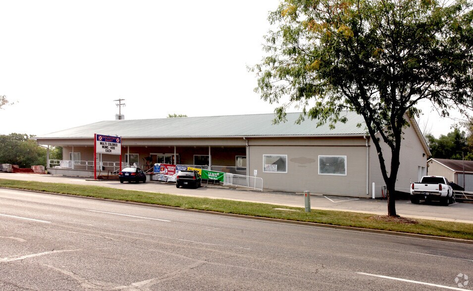 1075 E 2nd St, Columbus, IN for sale - Primary Photo - Image 1 of 1