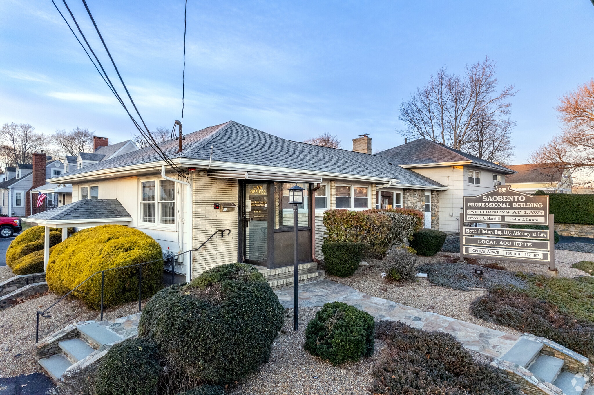 685 Warren Ave, East Providence, RI for sale Primary Photo- Image 1 of 1