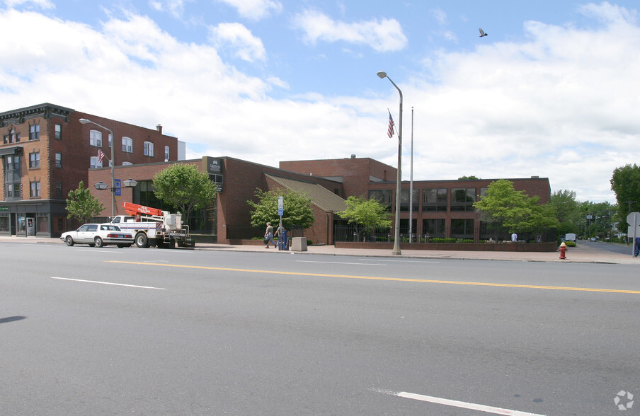 1137 Main St, East Hartford, CT for lease - Building Photo - Image 3 of 6