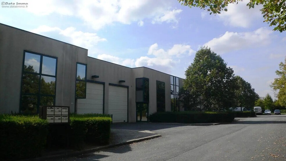 Industrial in Villepinte for lease - Building Photo - Image 1 of 18