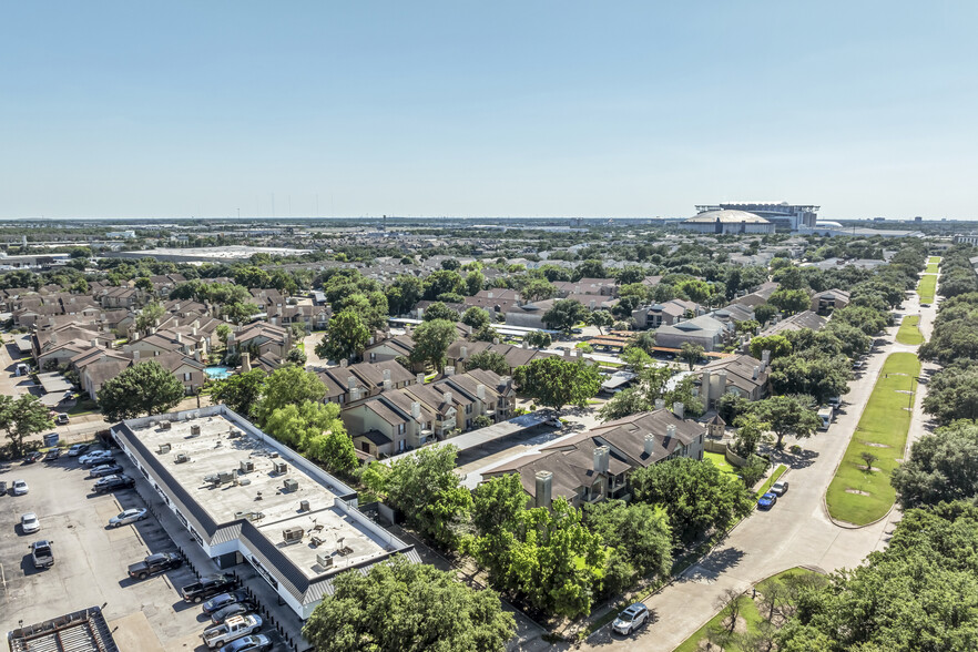 2120 El Paseo St, Houston, TX for sale - Aerial Video - Image 2 of 20