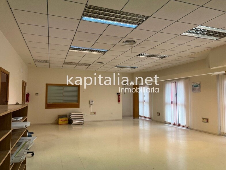 Office in Valencia de Alcántara, Cáceres for lease - Building Photo - Image 2 of 6