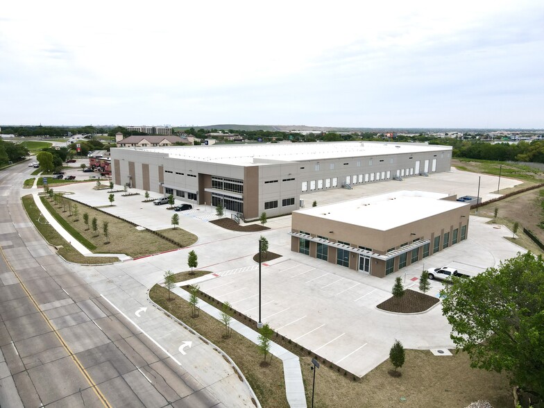 270 E Corporate Dr, Lewisville, TX for lease - Building Photo - Image 1 of 2