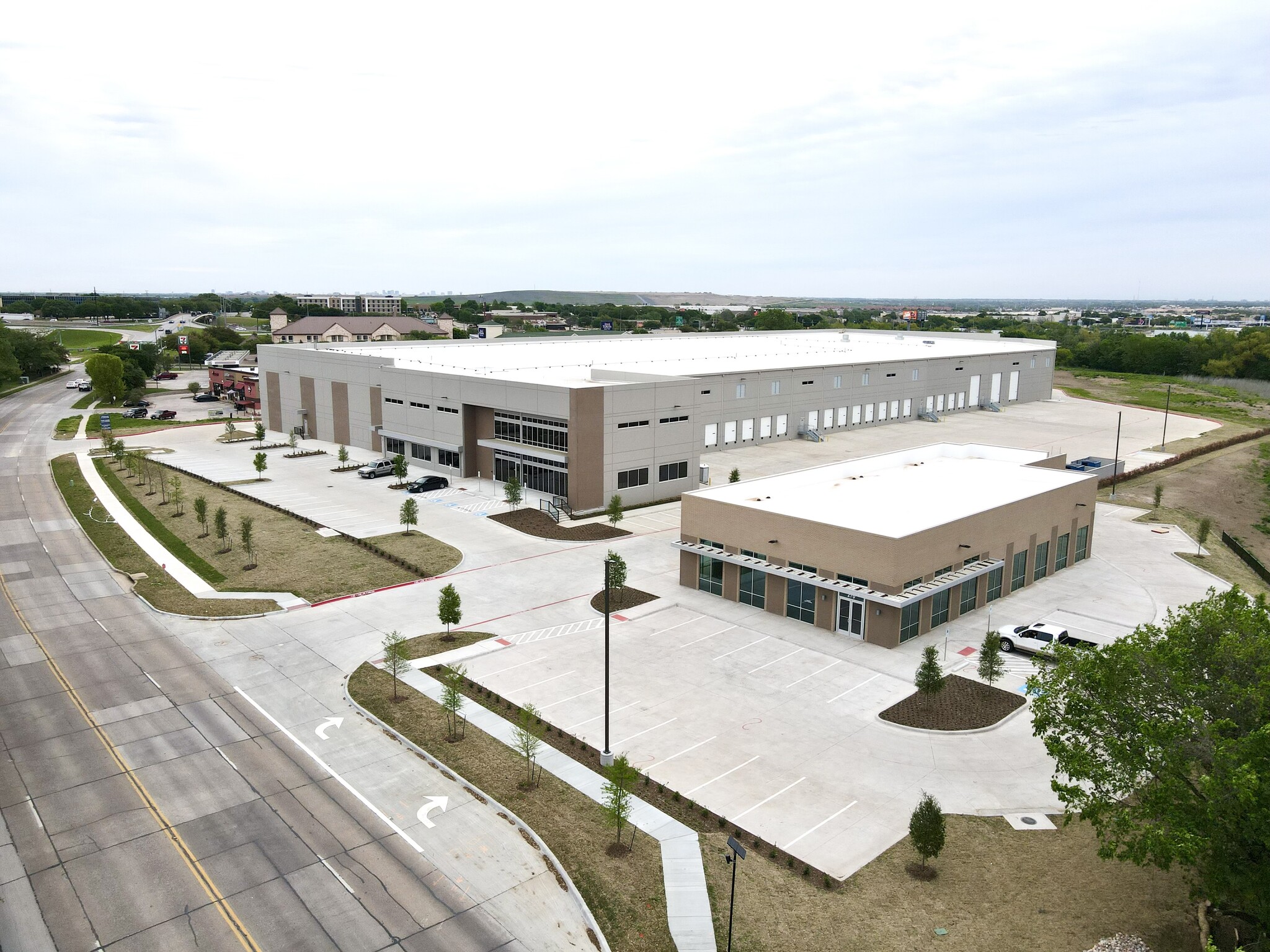 270 E Corporate Dr, Lewisville, TX for lease Building Photo- Image 1 of 3