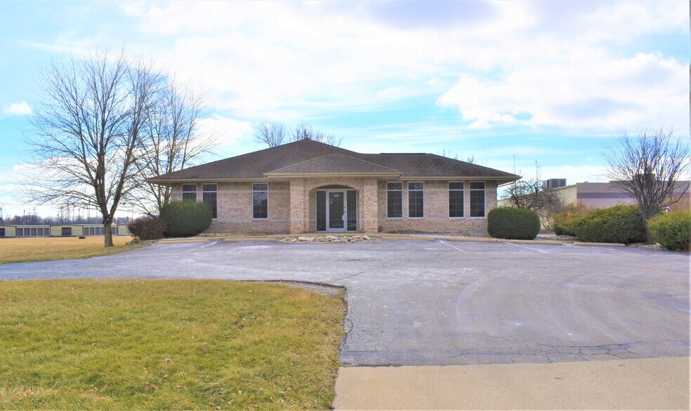708 E Bethalto Dr, Bethalto, IL 62010